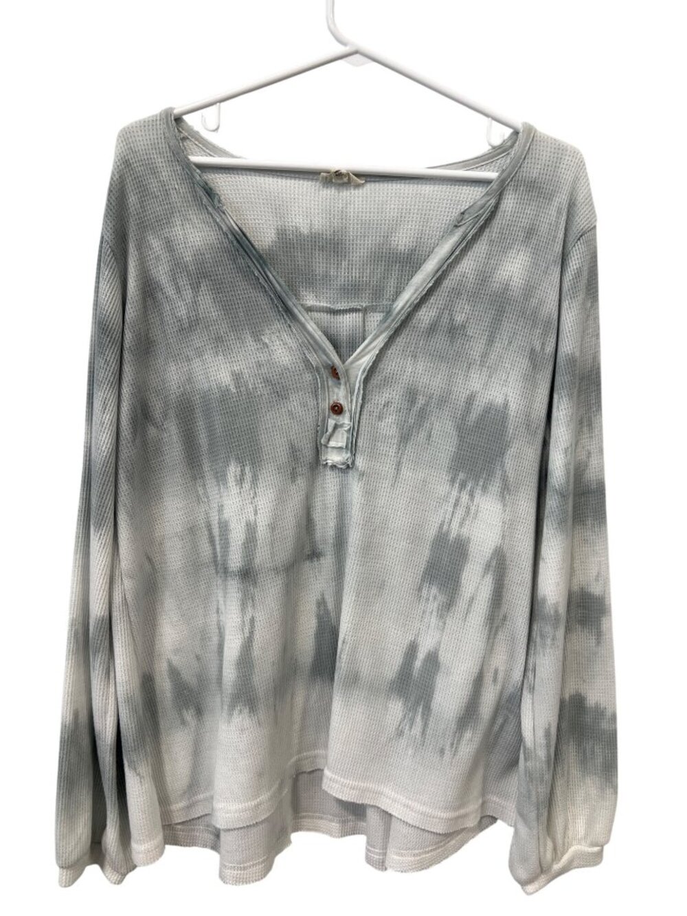 POL Henley Top Medium Tie Dye Waffle Knit Long Sleeve White Gray Cozy Oversized